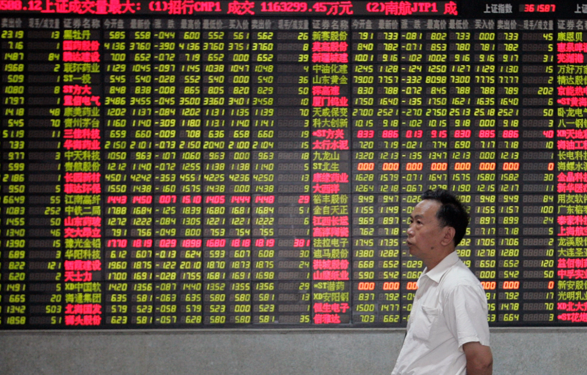 Foreign Investors Dump Chinese Assets Amid Mounting Risks