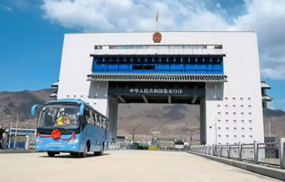 North Korean Bus Returns from China in a Sign of Border Opening