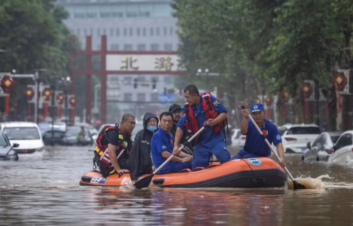 Tens of Thousands Evacuated from Massive China Floods